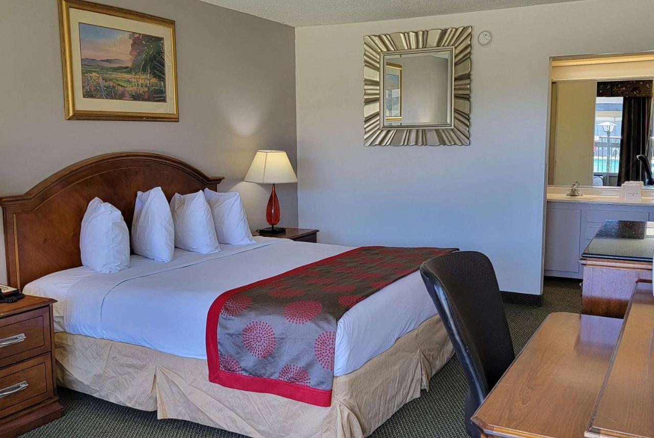 Ramada By Wyndham & Suites Warner Robins Kültér fotó